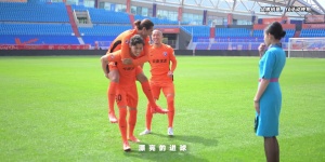 官方澳客网-整活儿玉昆球员与昆明航空空乘合拍乘机安全提示创意广告